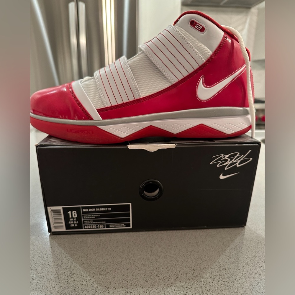Men’s Nike LeBron Zoom Soldier IV TB Size 16, new/never worn NWT